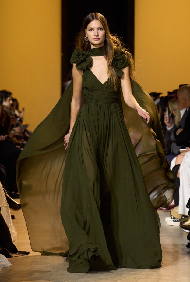 أناقة إطلالات شقيقة العروس من أسبوع الموضة في باريس لخريف 2024