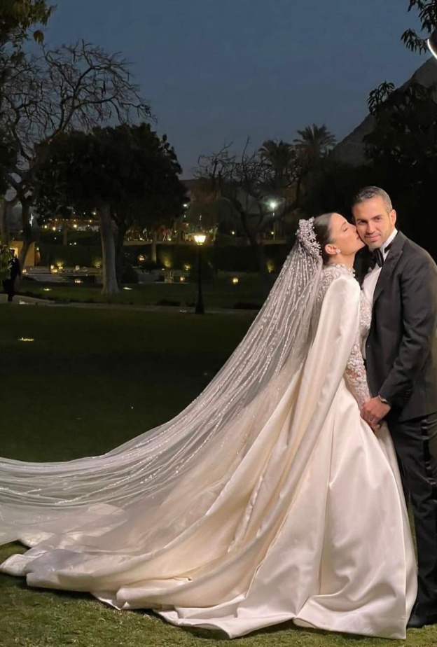 شام الذهبي تحتفل بذكرى زواجها لأول مرة مع ابنتها جيهان وسط علاقة رومانسية مع زوجها