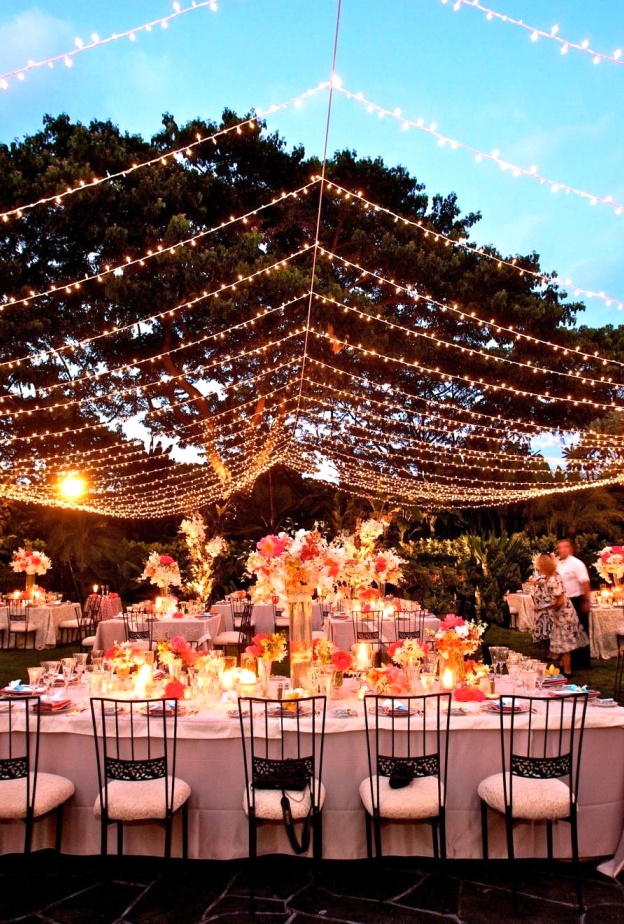 اختاري الأضواء الدافئة لاحتفال زفافك المسائي