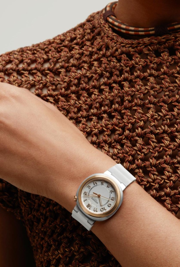 هيرميس تقدم ساعات راقية في معرض الساعات والعجائب 2024