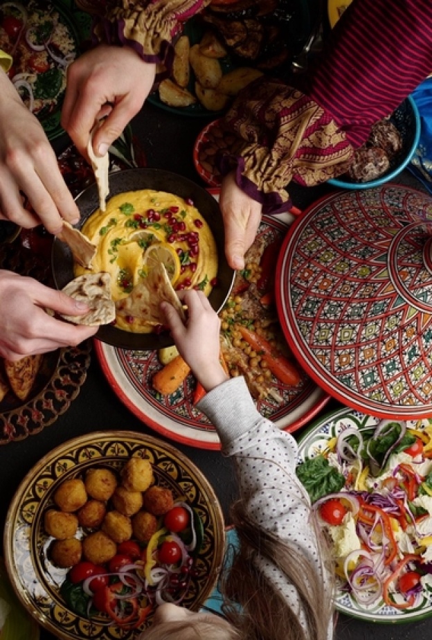 أطباق العالم تجتمع.. حول موائد الإفطار في هذه المطاعم المميزة