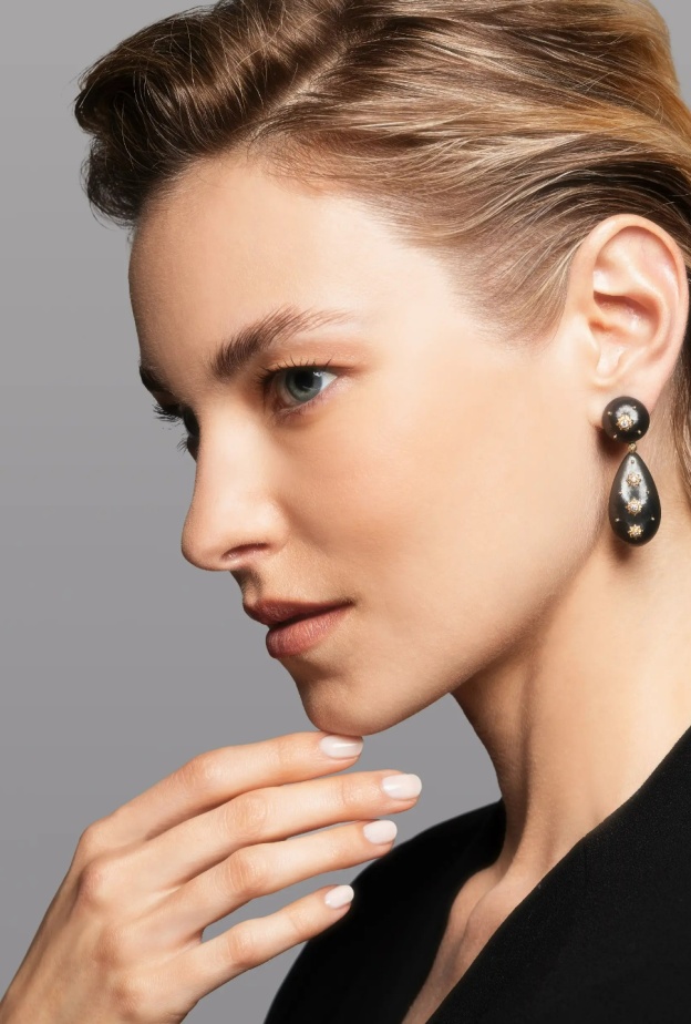 هذه الأحجار الكريمة ستجذب لك الراحة والفرح في فترة العيد