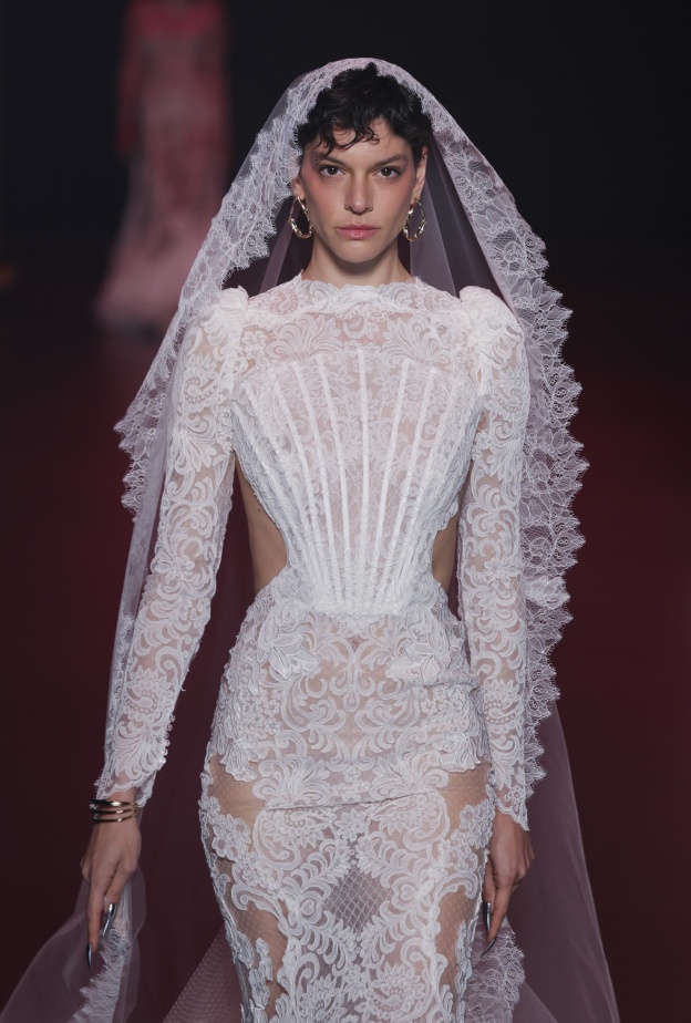 أكمام الدانتيل في فساتين زفاف Yolancris