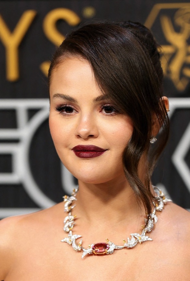 أحمر الشفاه القوي صيحة أساسية في عيد الفطر 2024