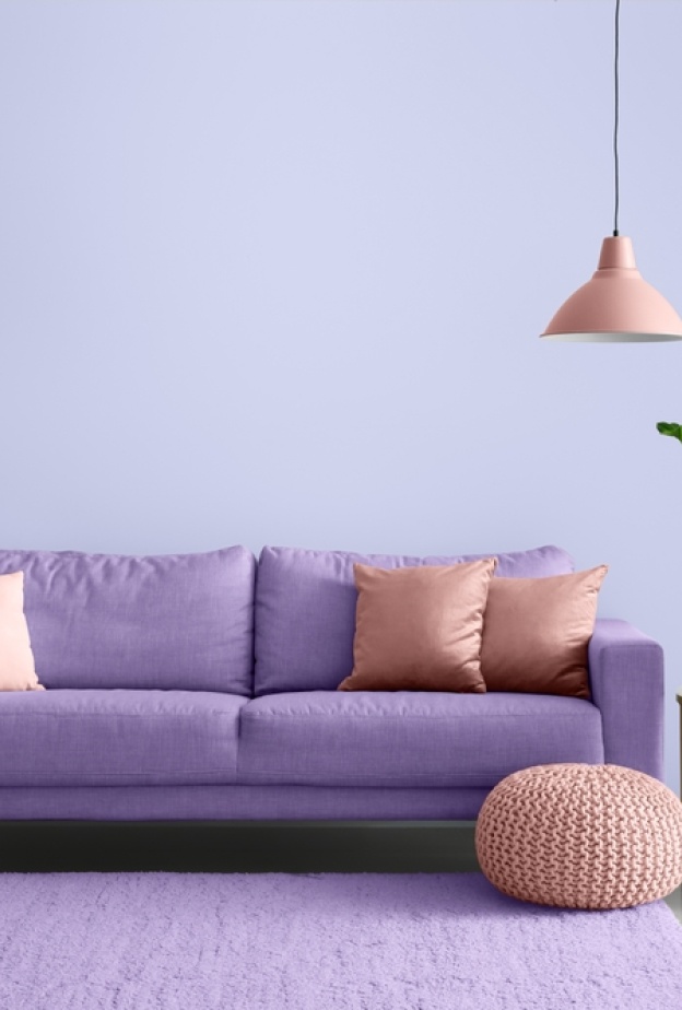 استبدلي الكراسي الرسمية ذات الذراعين بمقاعد تناسب أسلوب حياتك ومساحتك