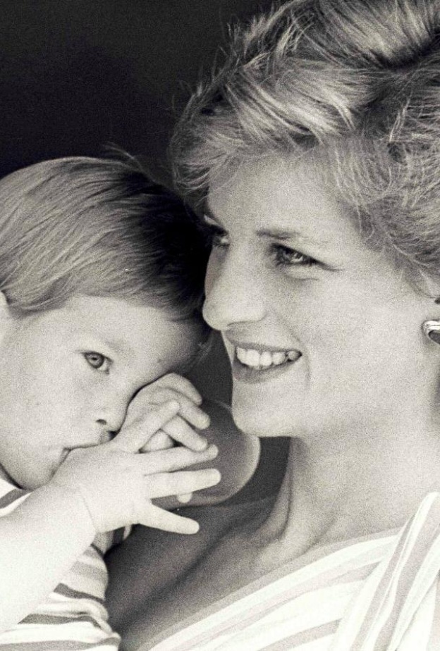 الأميرة ديانا أقوال مأثورة عن الحب والأمومة والعطف