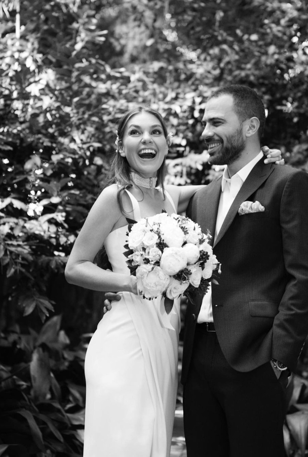 مشاهير أتراك وجدوا السعادة في زيجاتهم الثانية