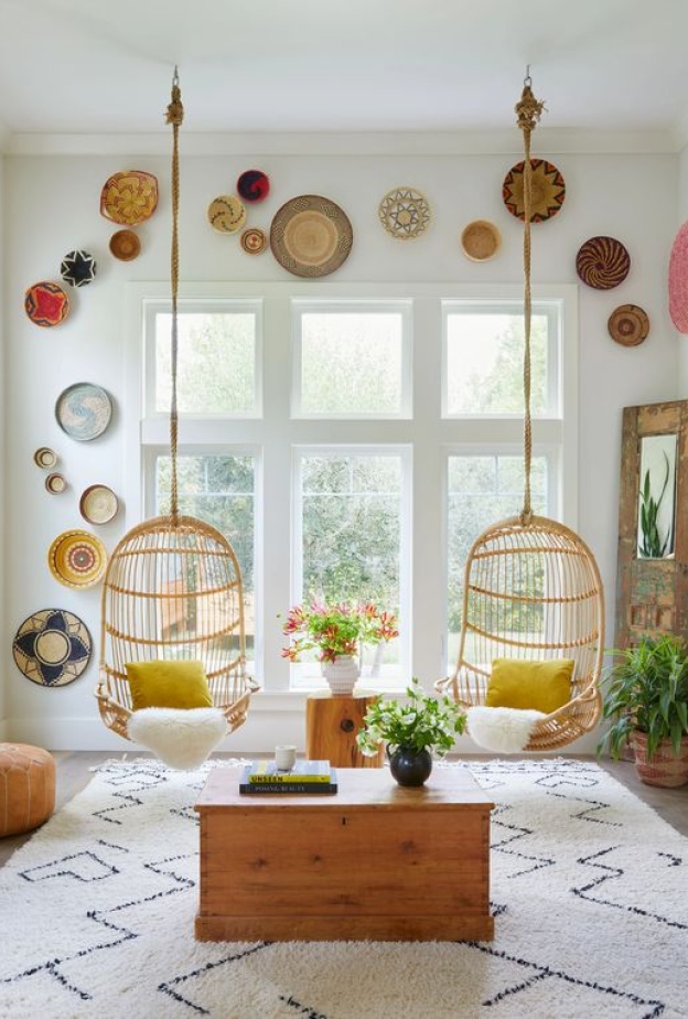 الكراسي المتأرجحة في المساحات المعيشية، أصبحت من الماضي