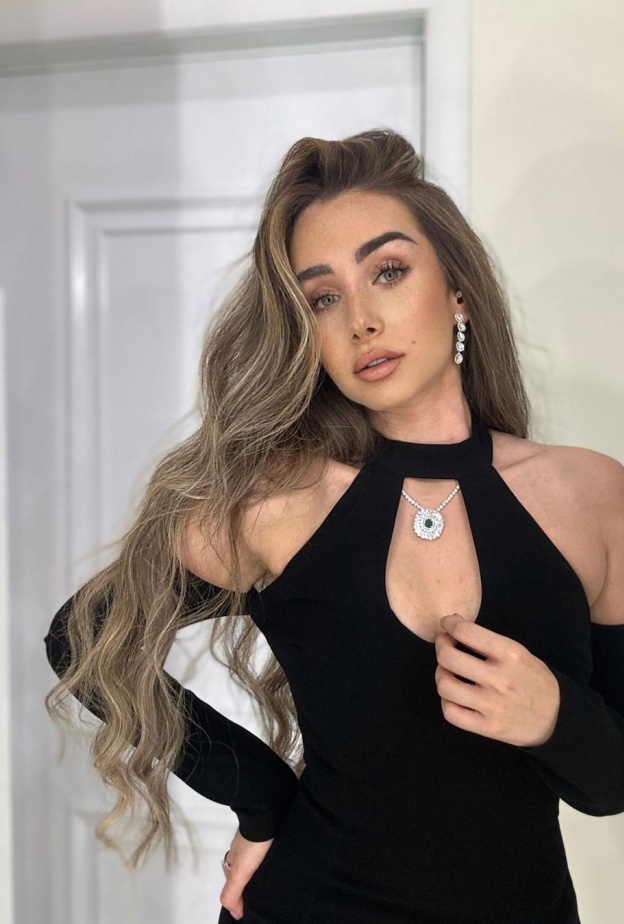 مجوهرات نجمات أفلام عيد الفطر تُبرز جمالهنّ الأنثوي