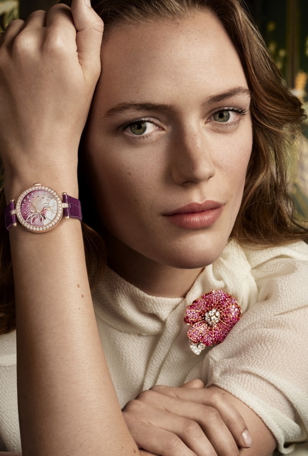 تألقي في سهرات عيد الفطر 2024 بأجمل ساعات يد نسائية راقية