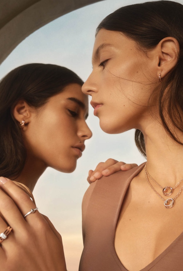 استوحي أجمل اطلالات من مجوهرات بوميلاتو للعيد