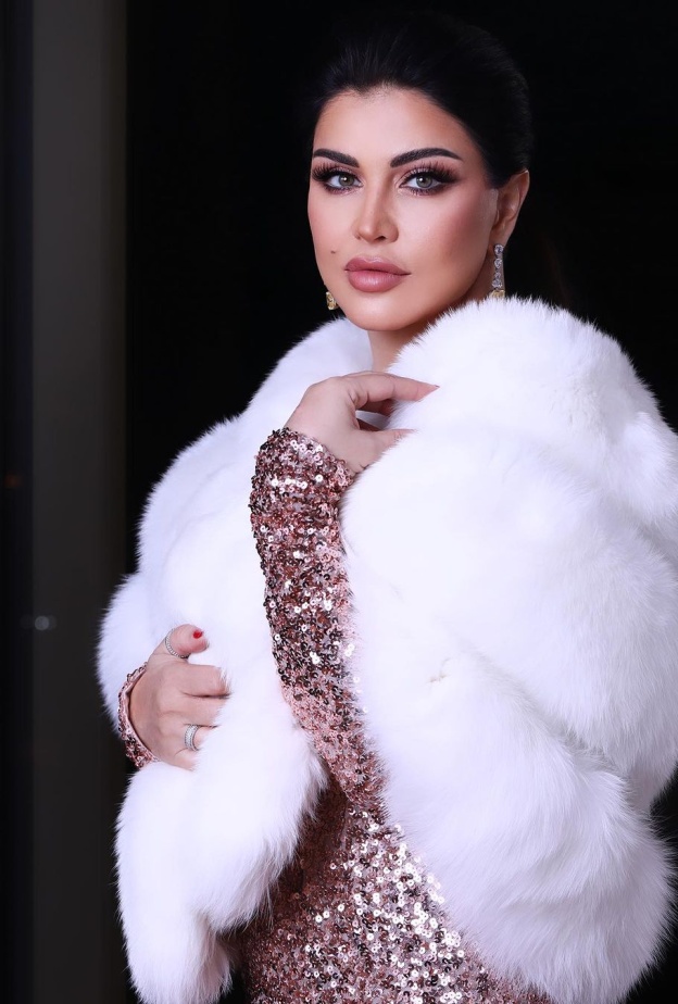 جومانا مراد بأقراط مُتدلية مرصّعة بالألماس