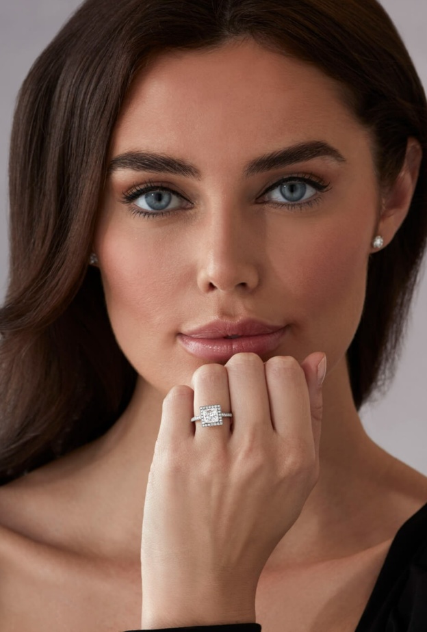 خاتم خطوبة مرصّع بالألماس من غرارد Garrard 