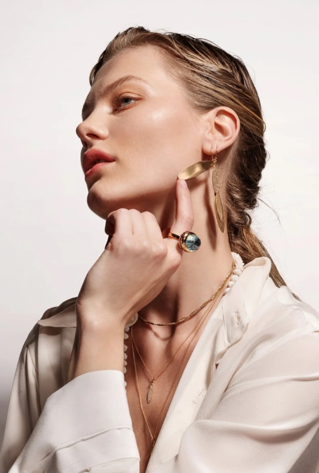 أحجار كريمة بألوان ناعمة لإطلالة ربيعية ساحرة