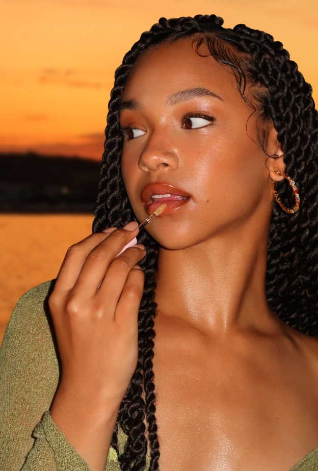 مستحضرات من وحي ألوان غروب الشمس تمنحك إطلالة مكياج مشرقة ..إليك الخطوات