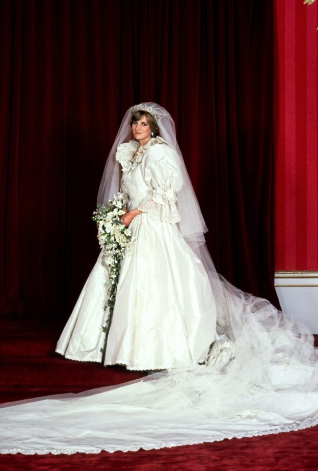 فستان الزفاف الأيقوني الذي أحدث ثورة في عالم موضة فساتين الزفاف في الثمانينيات