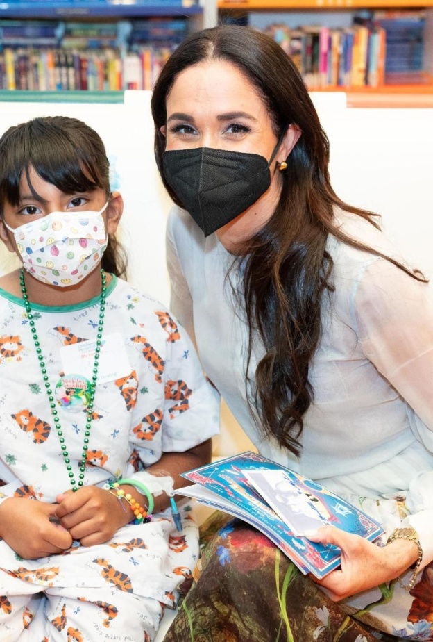 ميغان ماركل تروي القصص خلال زيارة حميمة لمستشفى الأطفال