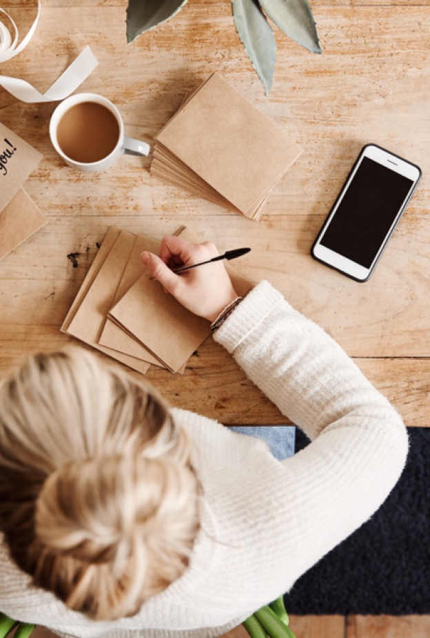 نصائح لكتابة بطاقات شكر وتهنئة مثالية من ضيوف حفل الزفاف للعروسين