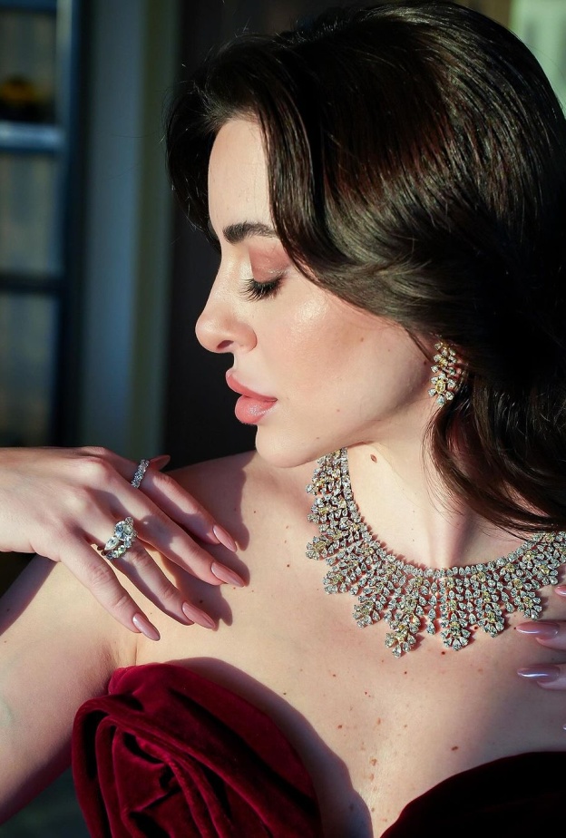 هل تتشابه تصاميم مجوهرات سارة أبي كنعان ونادين نسيب نجيم؟