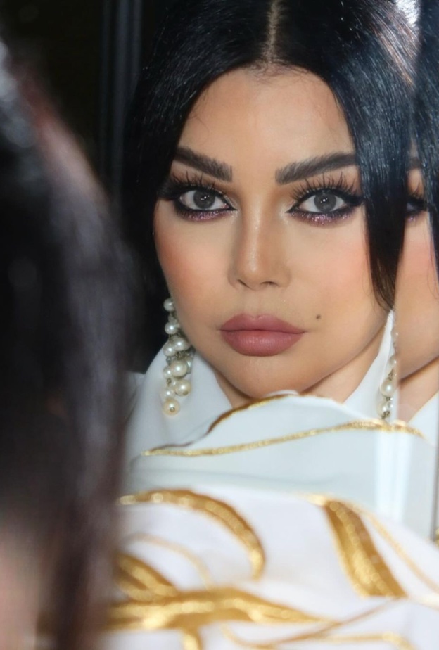 أجدد رسمات الآيلانير على طريقة النجمات مع مستحضرات التجميل المطلوبة