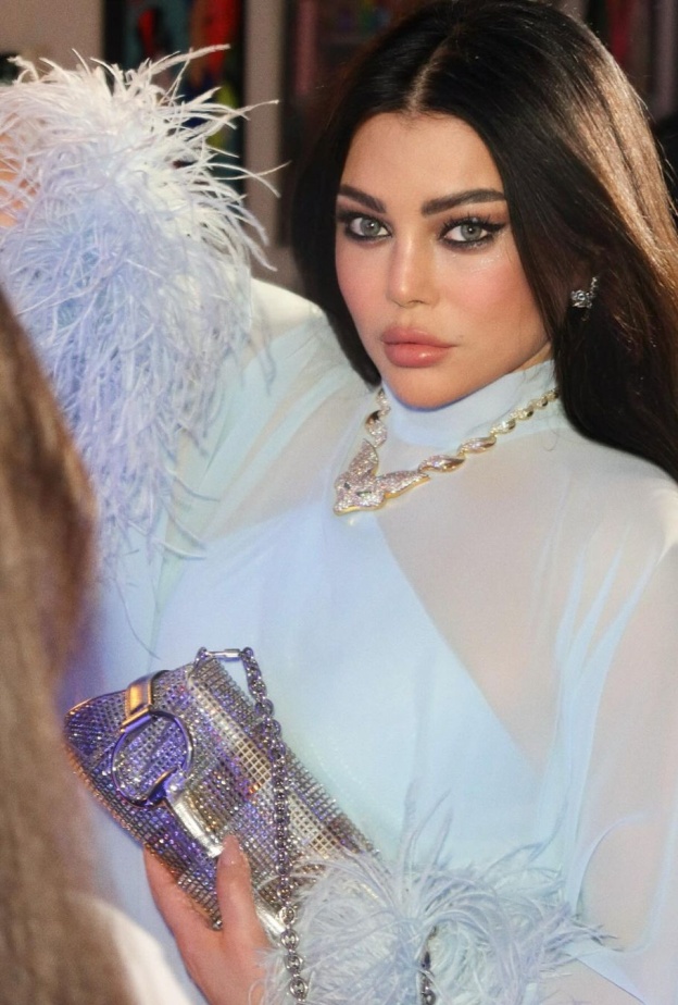 مجوهرات هيفاء وهبي مع الإطلالات الشرقية