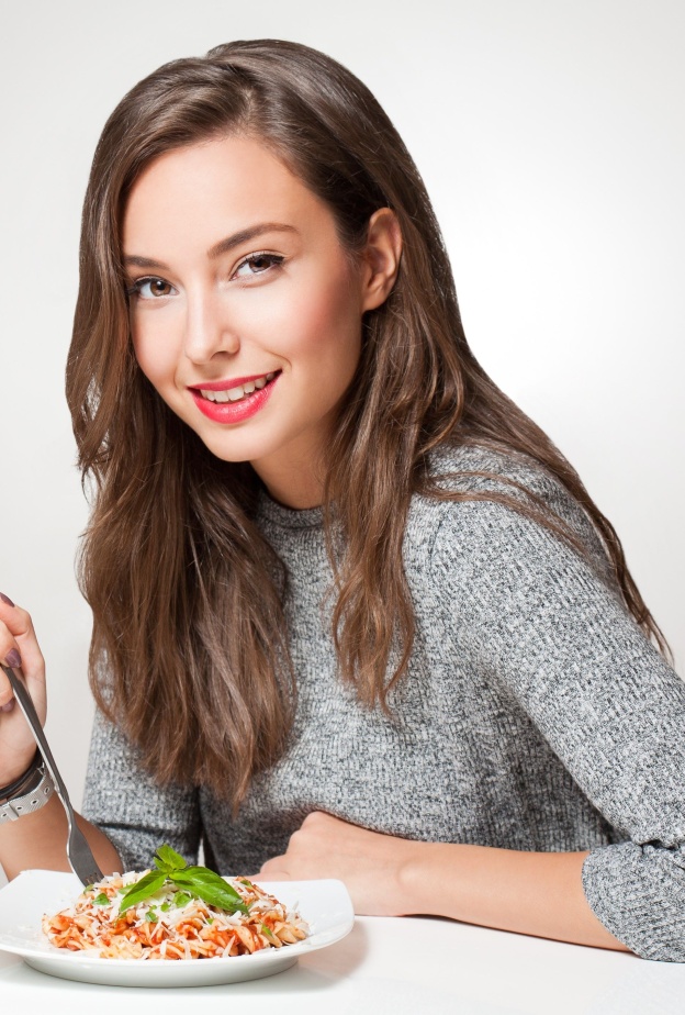 يجب تعزيز المناعة بتناول الأطعمة العنية بفيتامين سي وهـ والحديد والأوميغا3