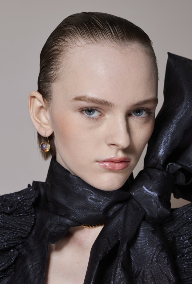 إعتمدي روتين جمالي مستدام بمستحضرات تحمي البيئة بأسلوب Viktor&Rolf