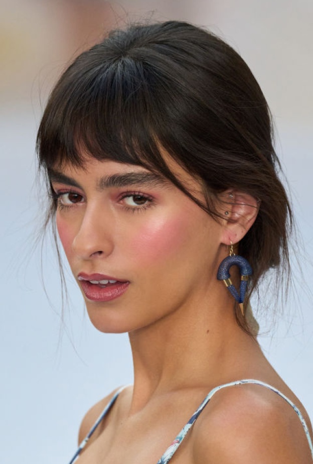 الفرق بين البلاش الكريمي والبودرة... تعرفي على المناسب لك مع خياراتنا من المستحضرات المجربة