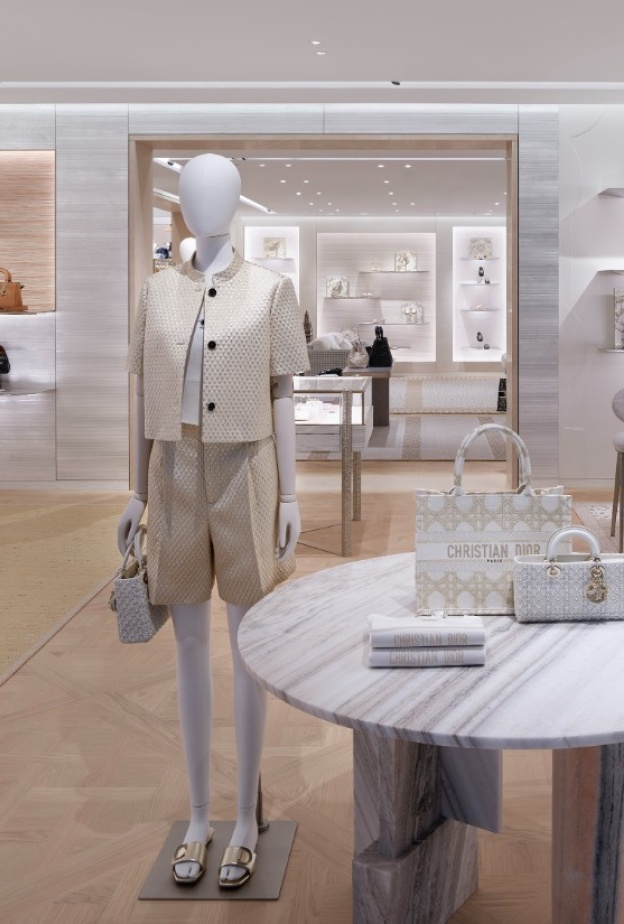 "ديور" Dior تكشف عن بوتيك جديد في مطار حمد الدوليّ في قطر