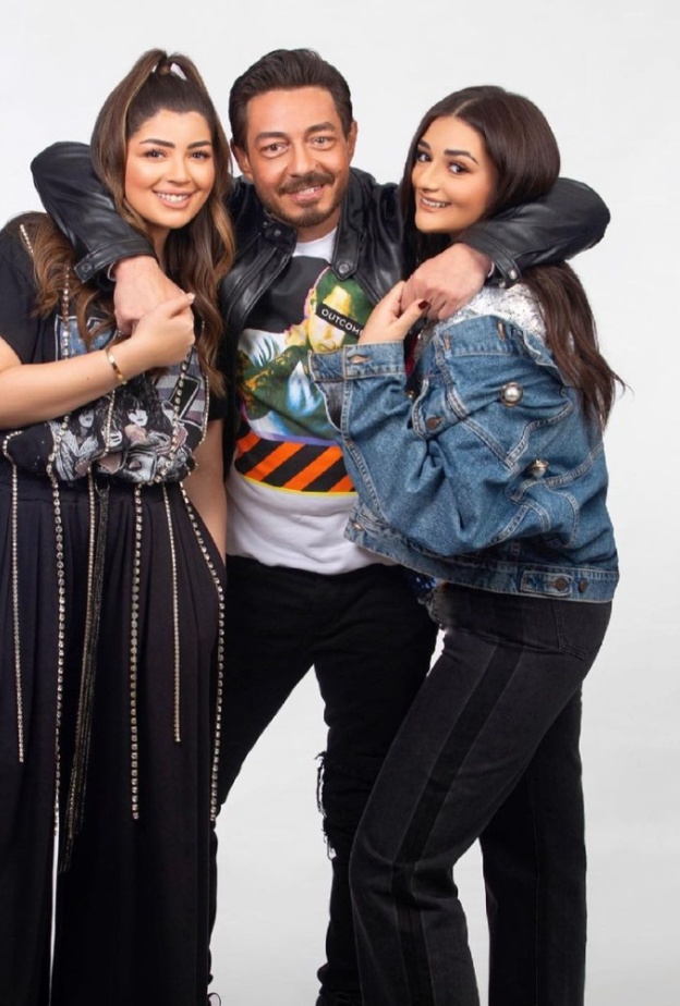 أحمد زاهر وابنته ليلى وملك