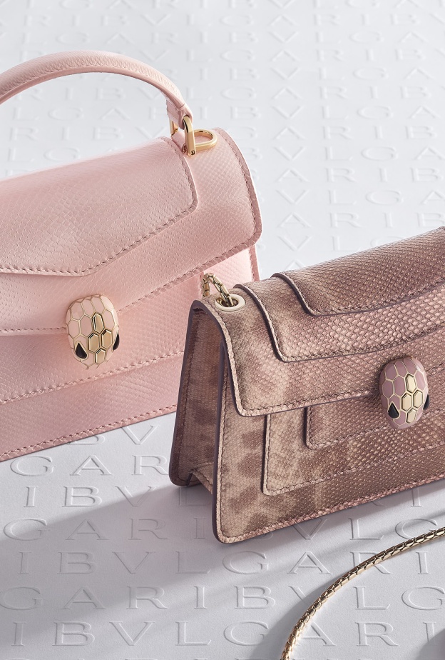 حقائب وإكسسوارات فاخرة من "بولغاري" لصيف مليء بالأناقة