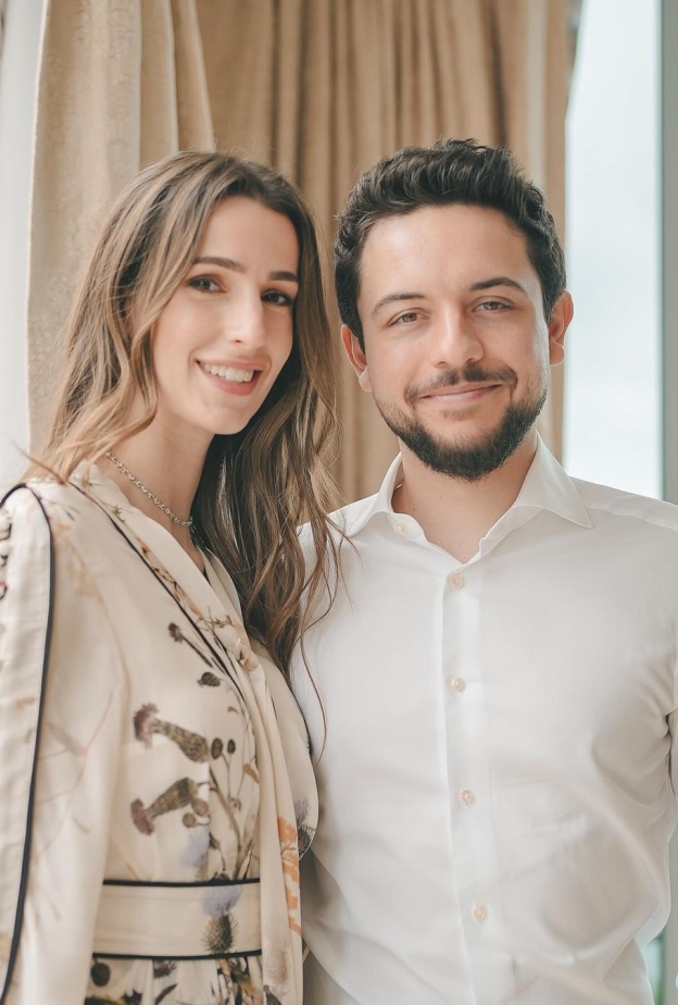 نظرة على الإطلالات الجمالية لـ الأميرة رجوة الحسين تزامنا مع اعلان حملها