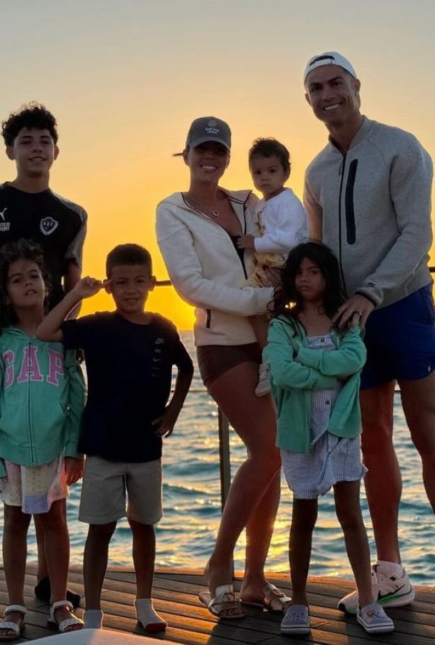 كريستيانو رونالدو وعائلته