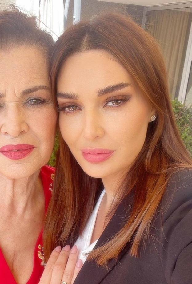 سيرين عبد النور ووالدتها الراحلة