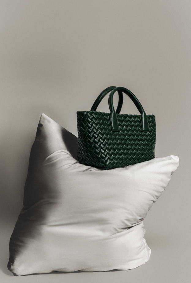 جلسة تصويرية خاصة بـ"هي" ودار "بوتيغا فينيتا" بعنوان Step into Style