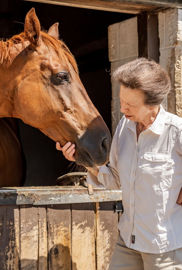لمسة شخصية ساحرة للأميرة آن في غرفتها الخاصة في جاتكومب بارك
