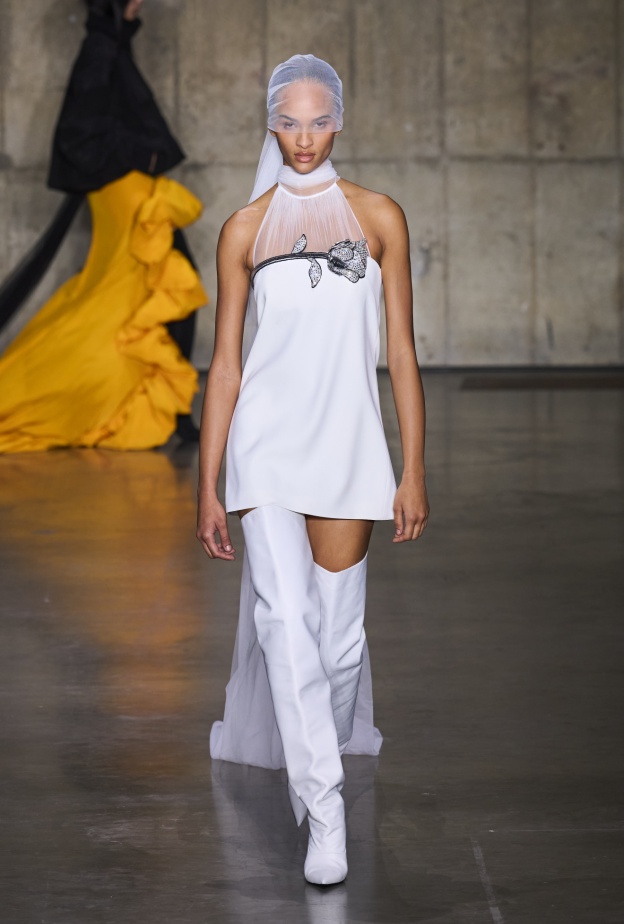 العروس بفستانها الأبيض تلهم مجموعات الألبسة الجاهزة لربيع 2024