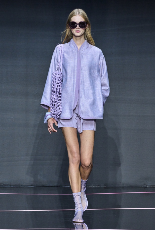 إطلالة من Emporio Armani