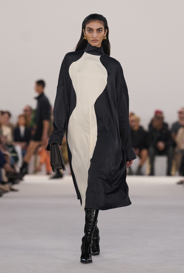 فستان مميز وكلاسيكي من Ferragamo 