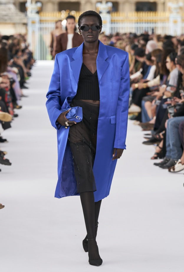  كوني السّباقة في اعتماد صيحات ملابس موضة ربيع وصيف 2024