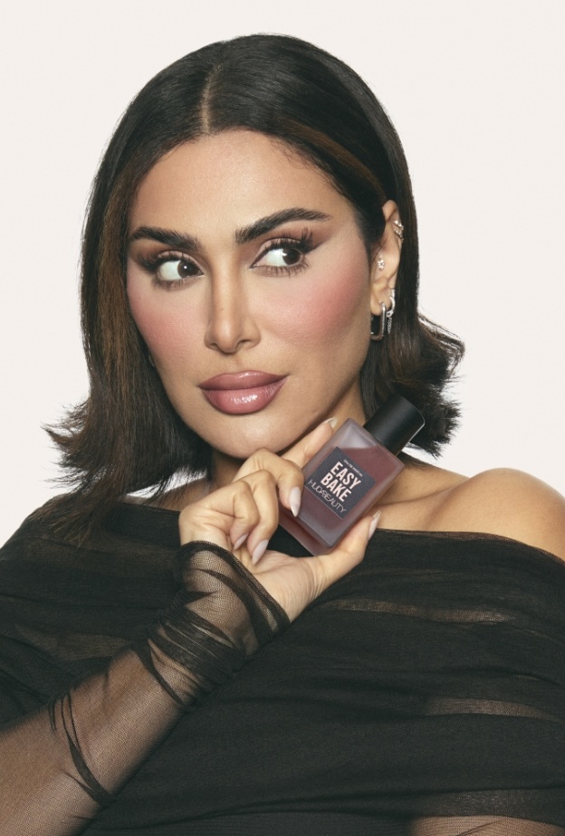 هدى بيوتي تطرح عطر أو دو بارفان Easy Bake وبودرة التثبيت السائبة Easy Bake الخالية من العطور 