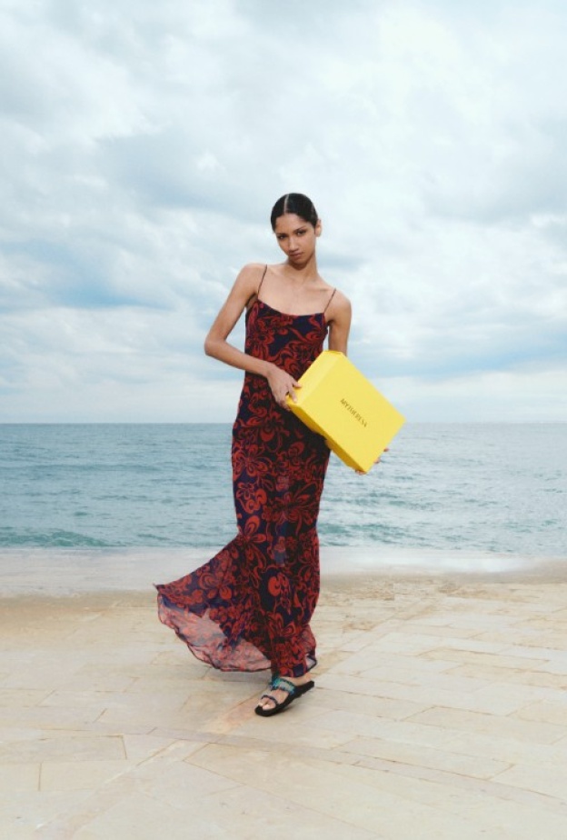 سرّ إطلالات صيف 2024: سحر الألوان وحيوية الطبعات 