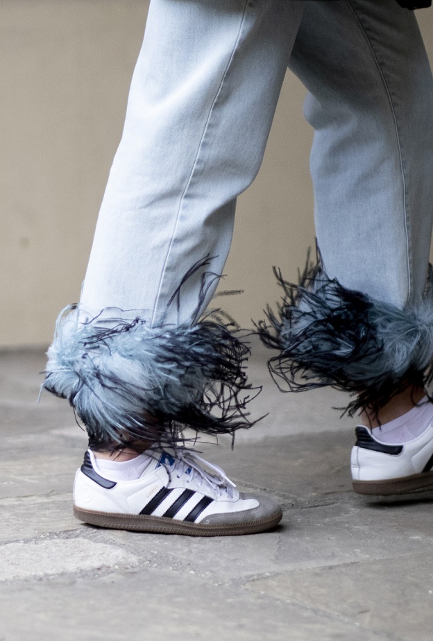 الحذاء المفضّل لدى الجميع... Adidas Samba عمره 74 عامًا ويسيطر على الصيحات