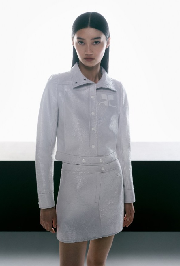مجموعة Courrèges X Mytheresa... تجمع بين تراث الدار وإمرأة Courrèges العصريّة