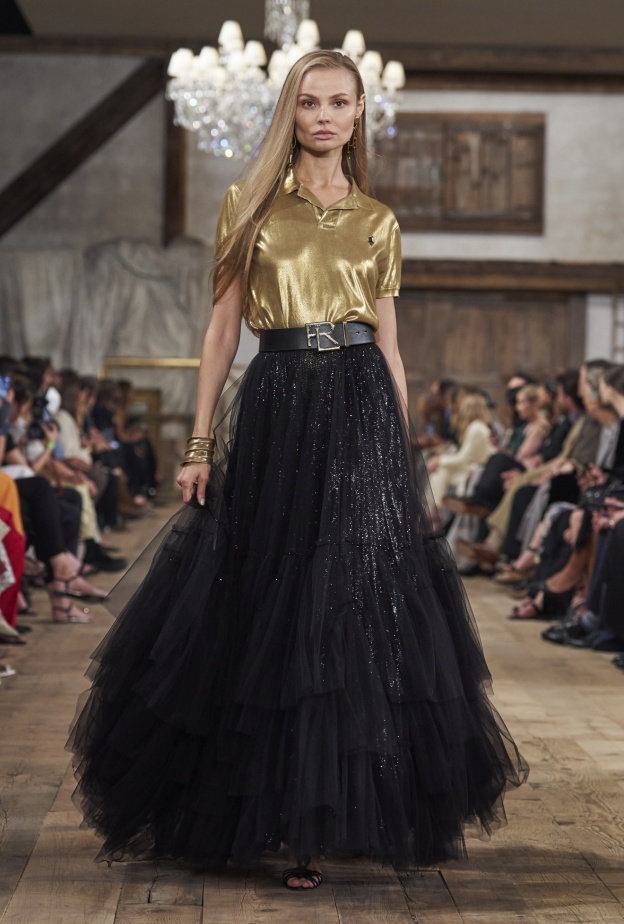 ادمجي لوني الأسود والذهبي بتصاميم أنيقة ومواكبة للموضة