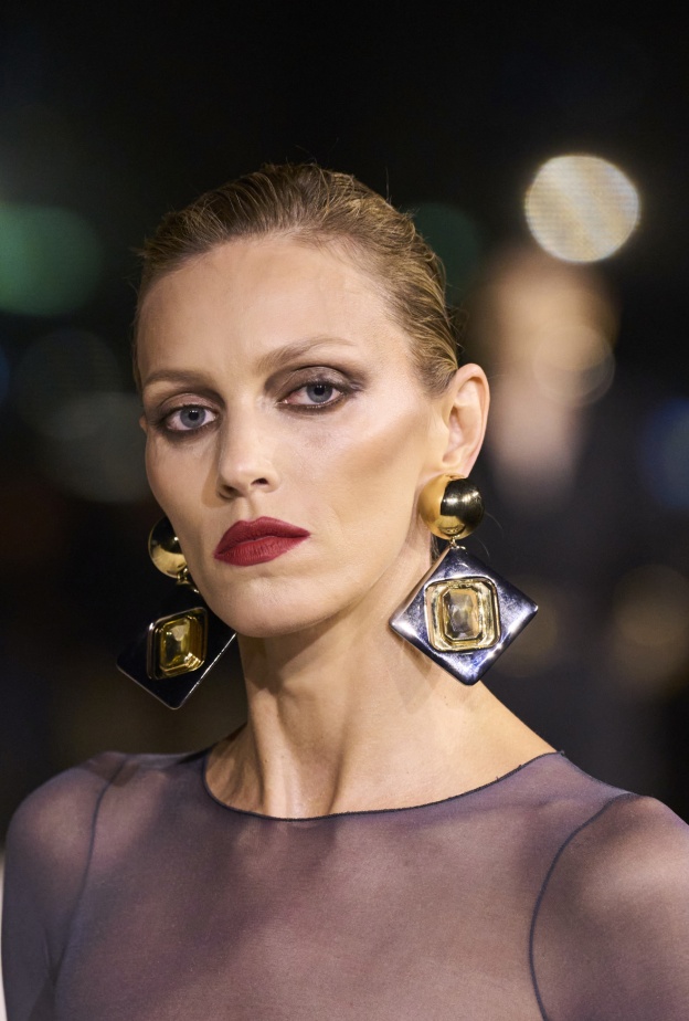 الأقراط هي الاكسسوار الأقدم في التاريخ والأكثر عصرية في ربيع 2024