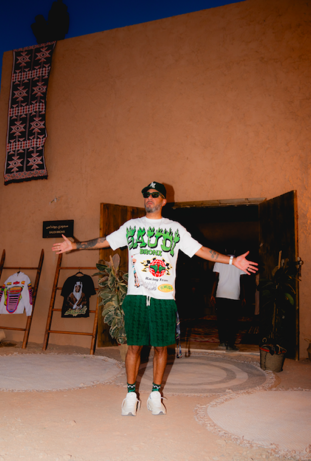 خاص لـ"هي": Swizz Beatz ورحلة شيّقة في العلا عن سباقات الهجن وعلامة Saudi Bronx