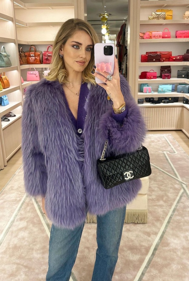 أبرز 10 قطع أساسية لا غنى عنها يجب أن تكون متوفرة في خزانة كل سيدة