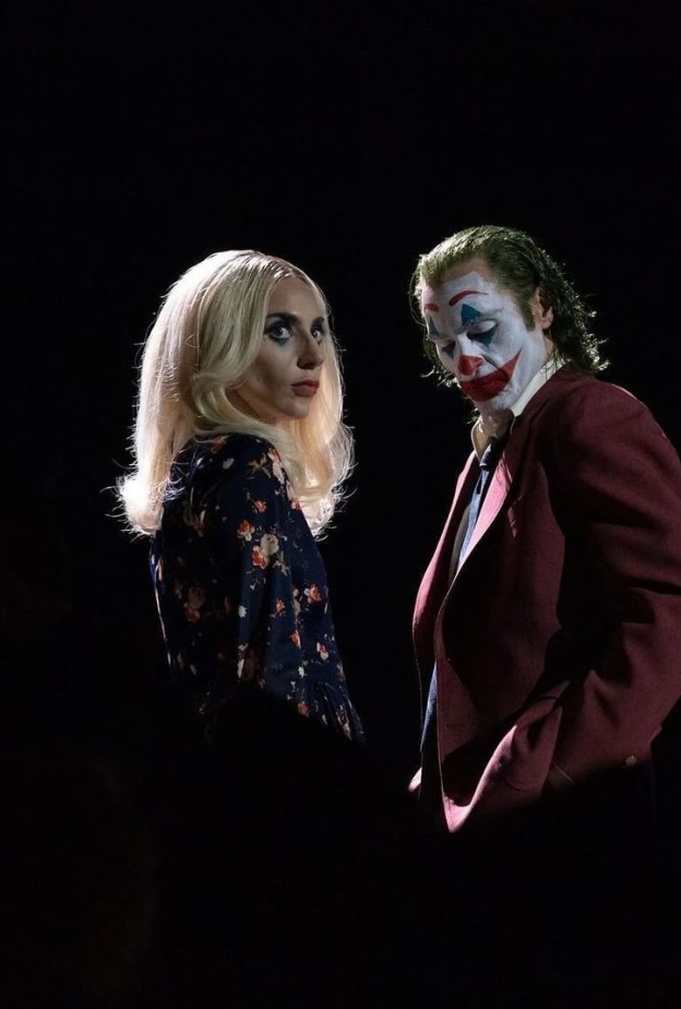 ليدي جاجا وواكين فينيكس