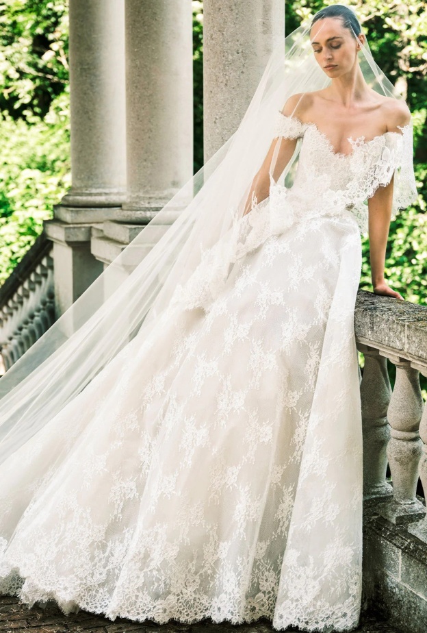 ربيع  ندي وعروس أبدية في فساتين زفاف إيلي صعب لعام 2025